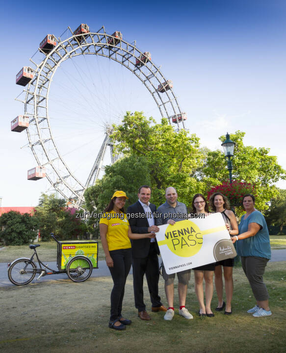 Alexandra Rohrhofer (Vienna Sightseeing Tours), Paul Blaguss (Vienna PASS), Clemens Hallas & Bettina Weber (Gewinner), Ulrike Piringer (Vienna PASS), Sabrina Unzeitig (Wiener Riesenrad) : Vienna PASS : Ehrung 125.000. Eintritt
© Vienna PASS / Martin Steiger