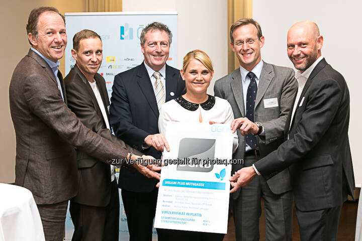 Reinhard Labugger (Ögni Auditor), Achim Priller, Christian Kerth (beide Raiffeisen evolution), Ines Reiter (Ögni), Gerald Beck, Bernhard Weixelbraun (beide Raiffeisen evolution) : Österreichische Gesellschaft für Nachhaltige Immobilienwirtschaft : erste Auszeichnung in Platin geht an Raiffeisen evolution : Fotocredit: CityFoto