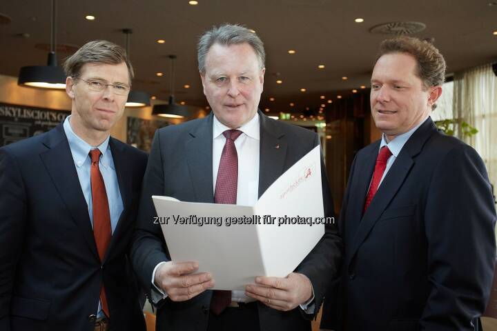 Sven Abart (Dir. Österr. Apothekerverband), Christian Müller-Uri (Präs. Österr. Apothekerverband), Peter Voithofer (Dir. KMU-Forschung Österreich) : 15 Millionen Euro für defizitäre Nachtdienste gefordert : Immer mehr Apothekenbetriebe schlittern in die Verlustzone : Eine Entlastung der defizitären Nachtdienste könnte die Lage entschärfen und diese wichtige Dienstleistung für die Allgemeinheit absichern : Fotocredit: Österreichischer Apothekerverband/APA-Fotoservice/Preiss