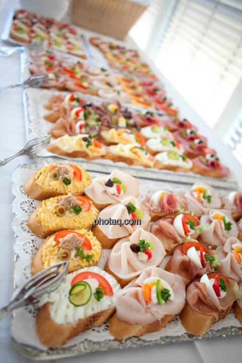 Buffet, Brötchen, Essen, gedeckter Tisch