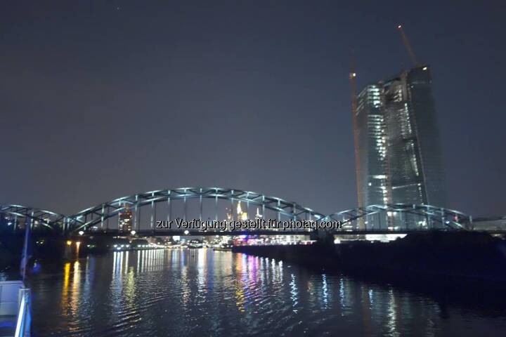 Lauer Sommerabend in Frankfurt auf einem Mainschiff. Gelungene Veranstaltung von vwd