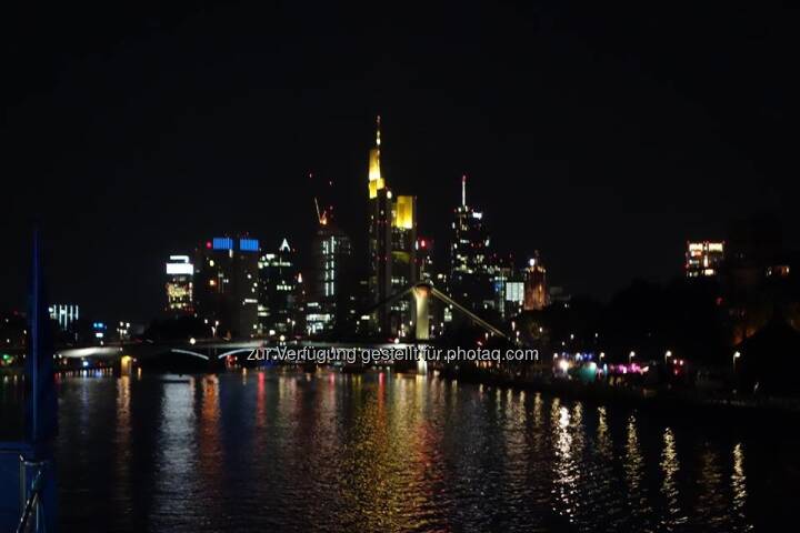 Lauer Sommerabend in Frankfurt auf einem Mainschiff. Gelungene Veranstaltung von vwd