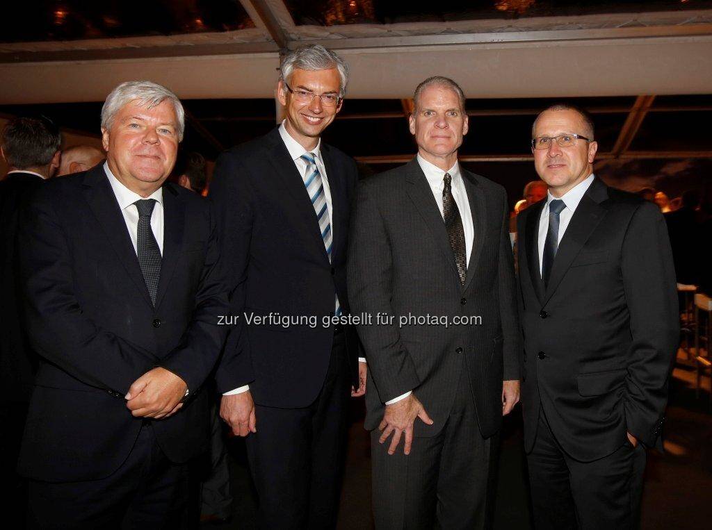 Walter Stephan, Vorstandsvorsitzender (FACC AG),  Wirtschaftslandesrat Dr. Micheal Strugl, (Land OÖ),  Don Sears, Director North America/Europe (Boeing) und Robert Machtlinger, Vorstand Technik (FACC AG) bei der feierlichen Eröffnung des FACC Technologiezentrums (20.09.2013) 