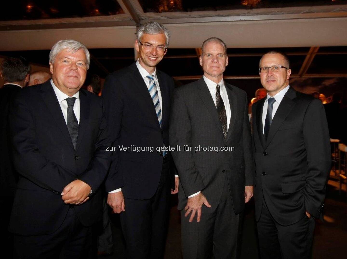 Walter Stephan, Vorstandsvorsitzender (FACC AG),  Wirtschaftslandesrat Dr. Micheal Strugl, (Land OÖ),  Don Sears, Director North America/Europe (Boeing) und Robert Machtlinger, Vorstand Technik (FACC AG) bei der feierlichen Eröffnung des FACC Technologiezentrums