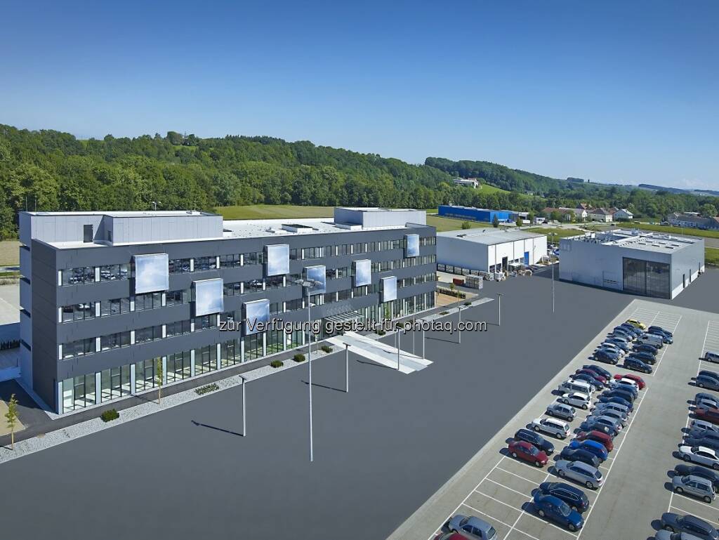 FACC eröffnet am Standort St. Martin/OÖ neues Technologiezentrum und Engineering Test Center. (20.09.2013) 