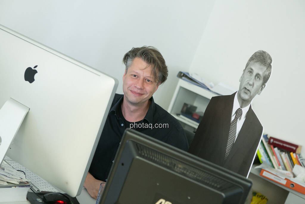 Robert Gillinger, Michael Spindelegger, © Politikerfiguren by Neos, Fotos by finanzmarktfoto.at/Martina Draper (23.09.2013)