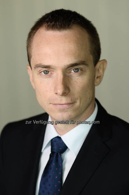 Grzegorz Sielewicz, 33, steigt als neuer Chef-Ökonom für die Region Zentraleuropa ein. Die Coface-Gruppe erweitert ihr Team für wirtschaftliche Analysen und strebt durch die Ernennung von Ökonomen für die wichtigsten Regionen der Welt eine neue internationale Dimension an. (25.09.2013) 
