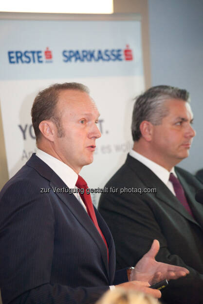 Heinz Bednar (Erste-Sparinvest) Vorstandsvorsitzender, Peter Bosek (Erste Bank Österreich Vorstand), © Michaela Mejta / finanzmarktfoto.at (30.09.2013) 