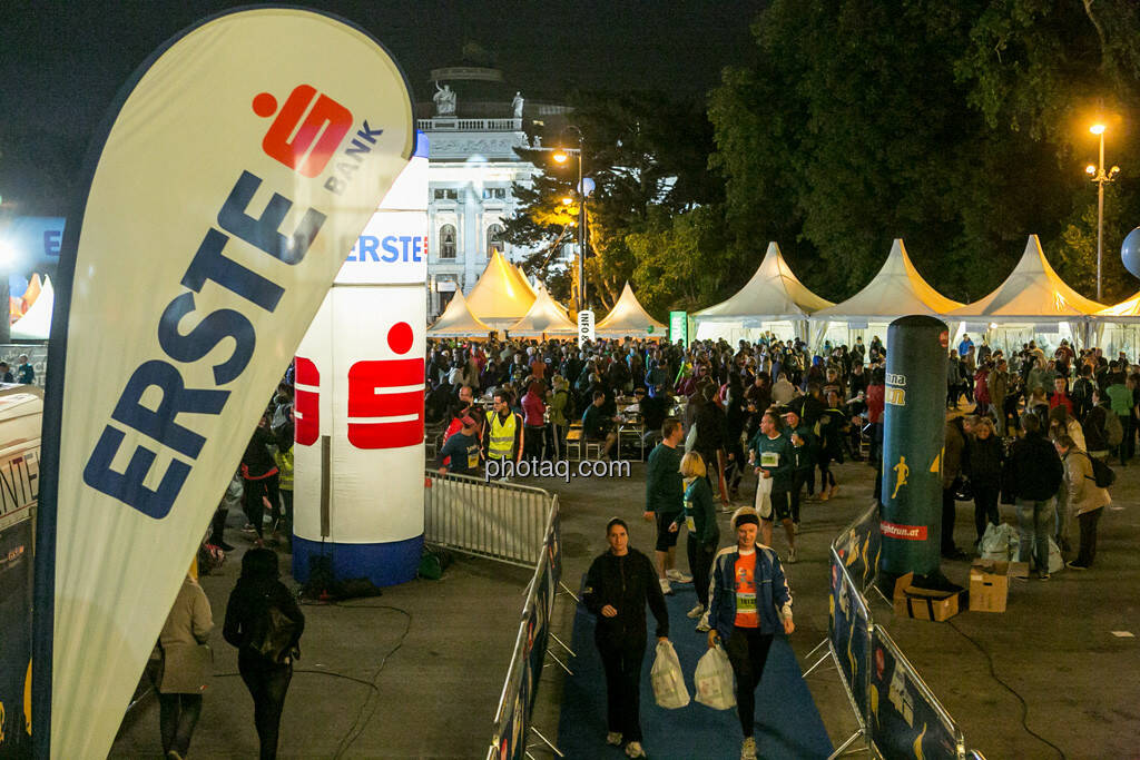 Erste Bank Vienna night run 2013, Rathausplatz, © finanzmartkfoto.at/Martina Draper/Josef Chladek (01.10.2013) 