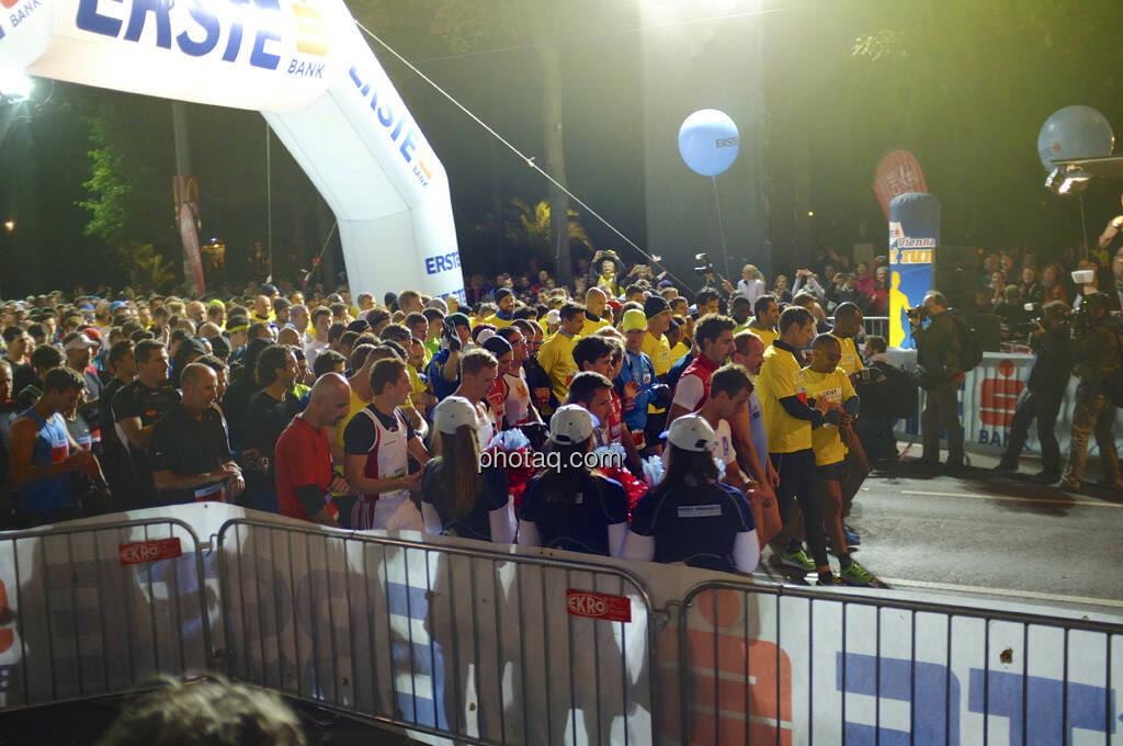 Erste Bank Vienna night run 2013, Läufer vor dem Start, © finanzmartkfoto.at/Martina Draper/Josef Chladek (01.10.2013) 