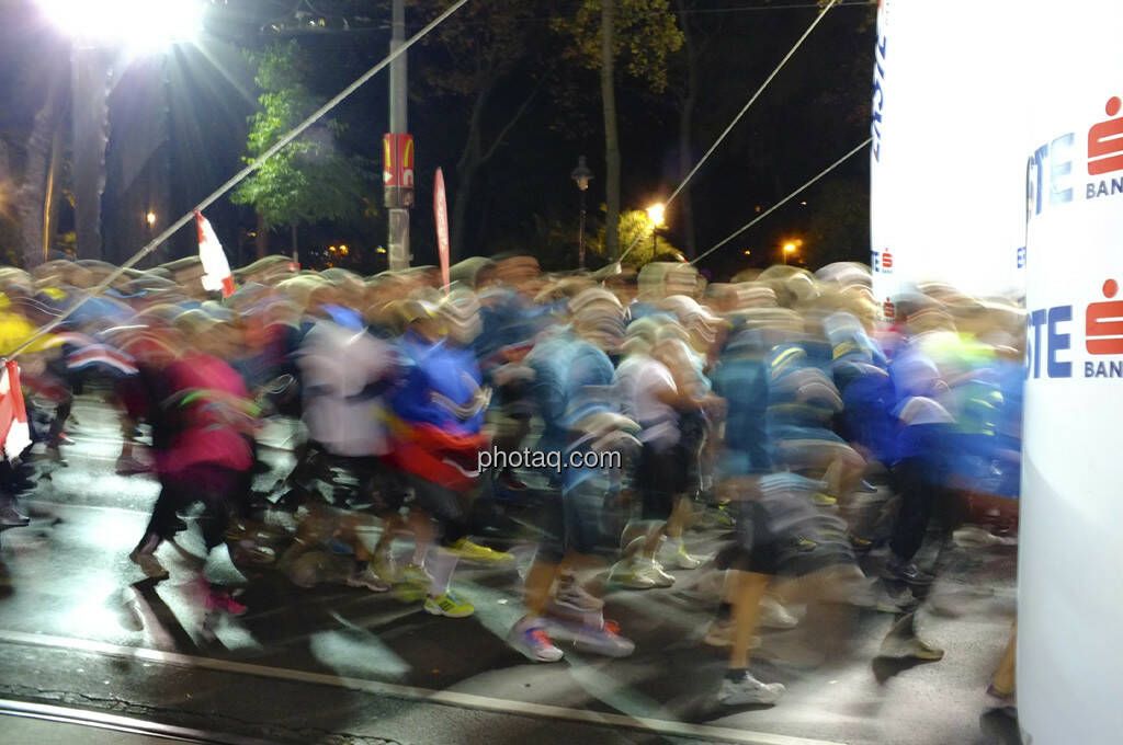 Erste Bank Vienna night run 2013, Der Start, © finanzmartkfoto.at/Martina Draper/Josef Chladek (01.10.2013) 