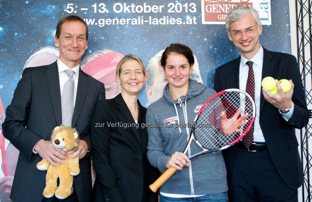 Generali Ladies Linz - WTA Tour: Regionaldirektor Erwin Mollnhuber (Generali), Turnierdirektorin Sandra Reichel, Melanie Klaffner (AUT) und Sportlandesrat Michael Strugl (Oberoesterreich). Foto: GEPA pictures/ Matthias Hauer (04.10.2013) 