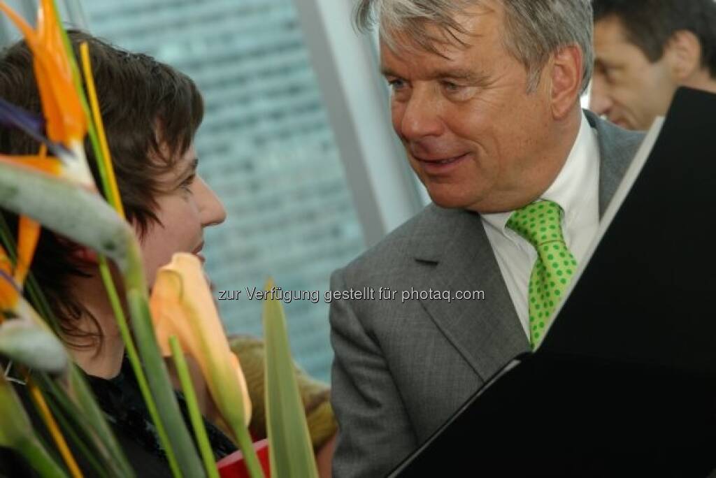 Sonja Gangl mit Hans Peter Haselsteiner, © Strabag Kunstforum (05.10.2013) 