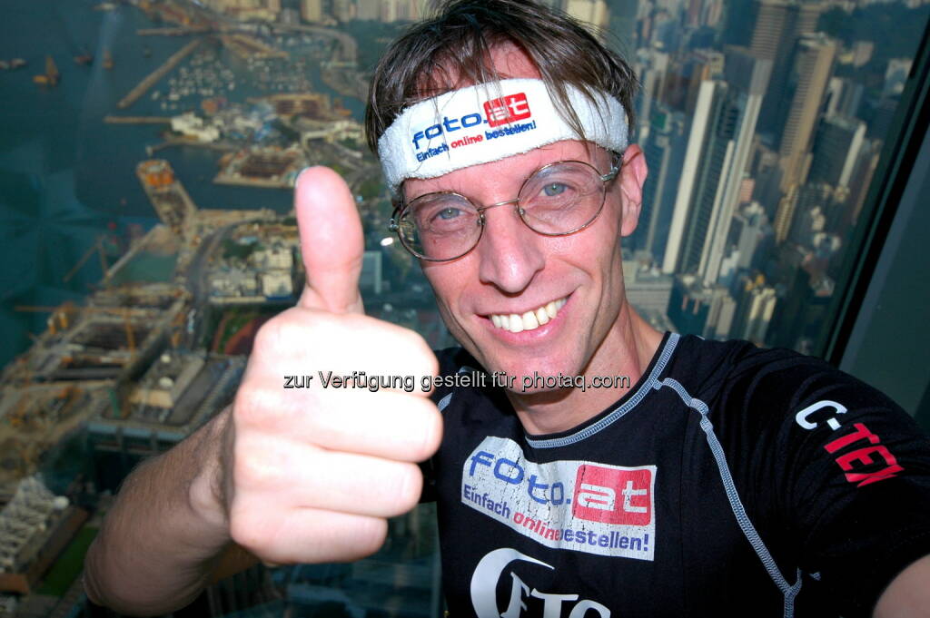 Rolf Majcen, FTC, hat am 5.10.2013 den Treppenlauf im 374 Meter hohen Central Plaza Gebäude in Hong Kong gewonnen. Der Wolkenkratzer war 1992 das höchste Gebäude von Asien. Majcen benötigte für die 1688 Stufen, 75 Stockwerke, 9.20 Minuten und blieb damit 2 Sekunden unter dem alten Streckenrekord aus dem Jahr 2008. Für Majcen war es im 89. Treppenlauf seiner Karriere der 18. Sieg, siehe auch http://www.runplugged.com/2013/10/06/rolf_majcen_einer_der_weltbesten_treppenlaufer_arbeitet_am_wiener_finanzmarkt#bild_1 (06.10.2013) 