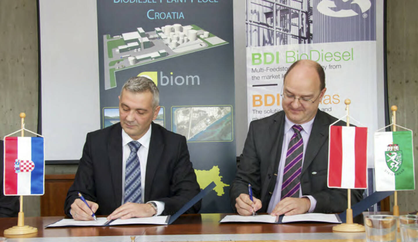 BDI BioDiesel-Vorstandsmitglied Edgar Ahn (re.) hat gemeinsam mit dem Kunden biom d.o.o. (vertreten durch Robert Kovac, BA – President of the Management Board) den Vertrag für die Errichtung der ersten Multi- Feedstock BioDiesel-Anlage in Kroatien mit einem Auftragsvolumen von über 20 Mio. Euro unterzeichnet (c) BDI