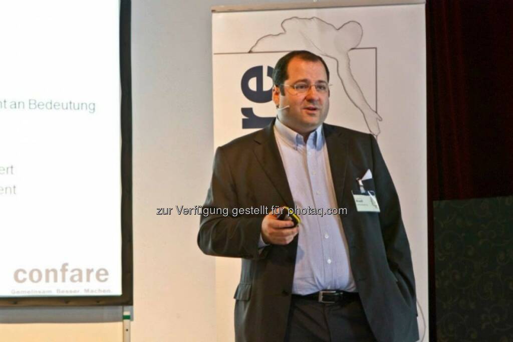 Nachhaltigkeit muss sich auch rechnen - Immofinanz-COO Daniel Riedl als Vortragender bei der 4.GBB-Konferenz Bild (c) Confare GmbH (15.10.2013) 