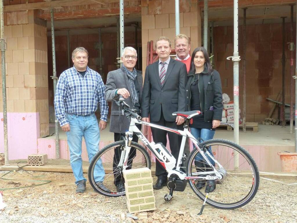 Das sechste Wienerberger eBike landete bei Familie Höller in Kirchdorf. Im Oktober werden noch vier eBikes im Wert von jeweils 2200 Euro verlost http://www.wienerberger.at/energieeffizientes-bauen/wienerberger-e4-gewinnspiel-2013.html (16.10.2013) 