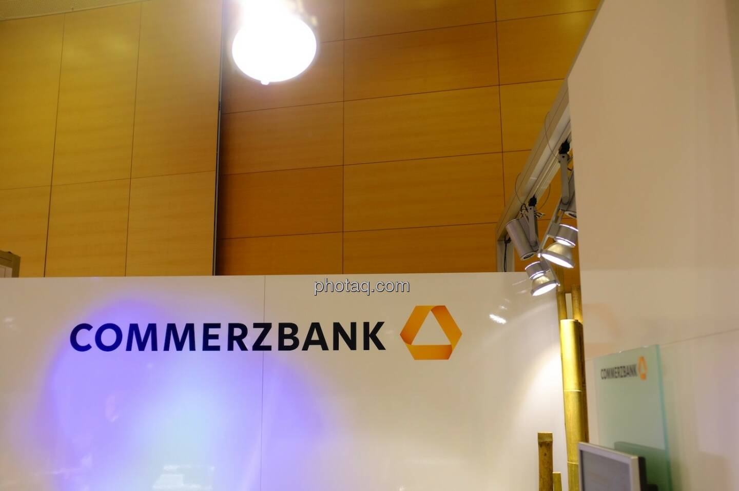 Commerzbank, Spot