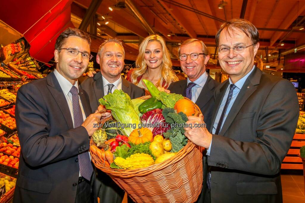 Maximarkt Neueröffnung Anif, Salzburg: Markus Kaser, Thomas Schrenk, Miriam Höller, Stunt Model, Wilfried Haslauer, Gerhard Drexel (Bild: wildbild) (22.10.2013) 