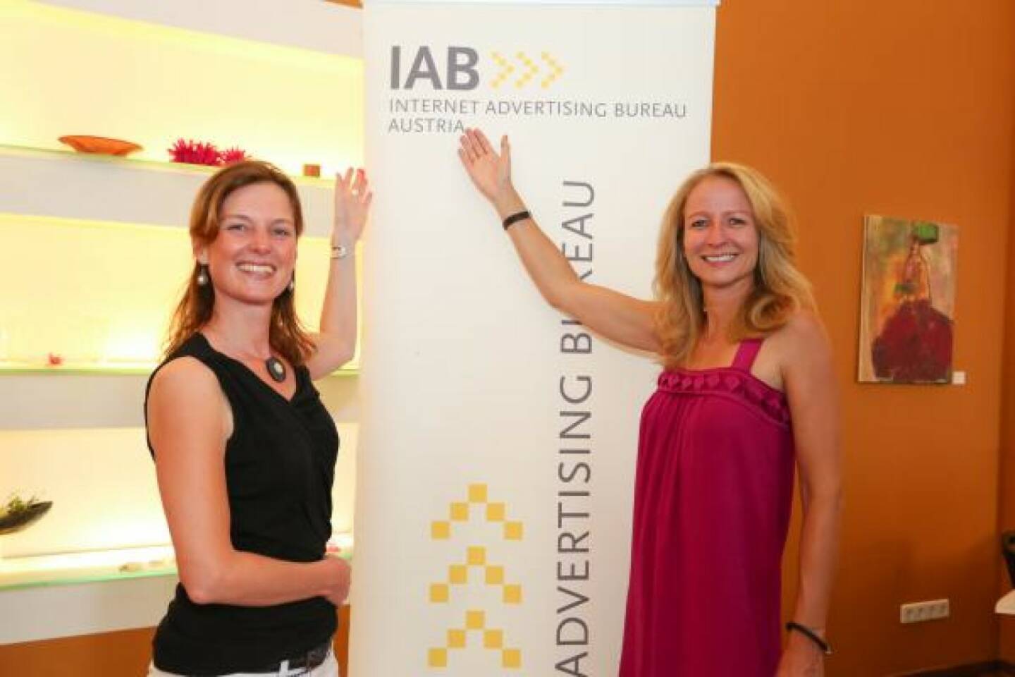 Lilian Meyer-Janzek (Geschäftsführerin) und Martina Zadina (Präsidentin) bleiben die IAB-Austria-Chefinnen (c) IAB