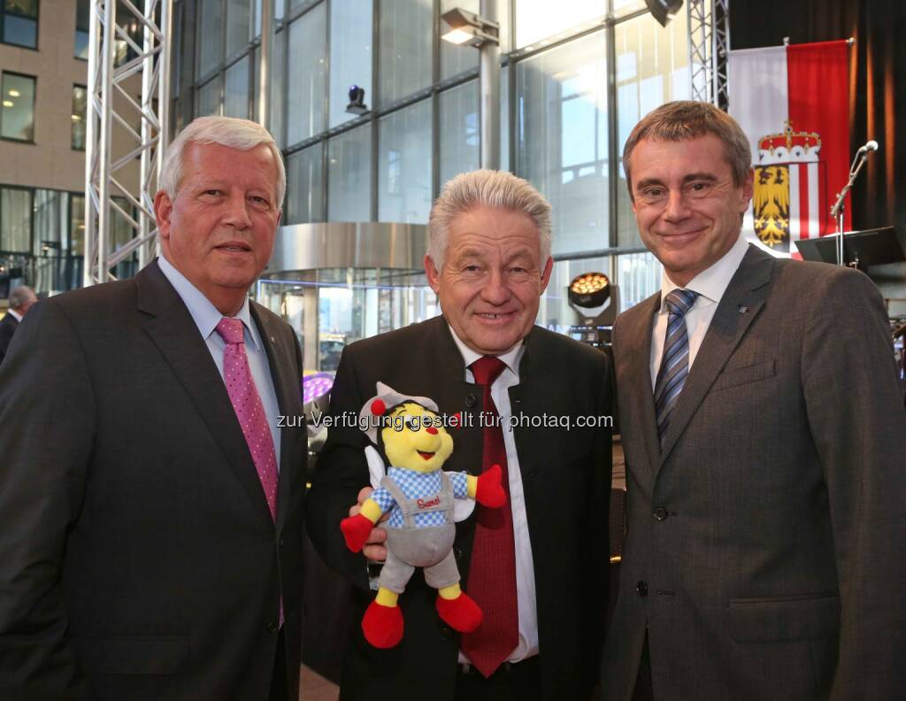 Jakob Auer (RLB OÖ), Landeshauptmann Josef Pühringer, Heinrich Schaller (RLB OÖ) - (Bild: RLB OÖ/Strobl) (01.11.2013) 