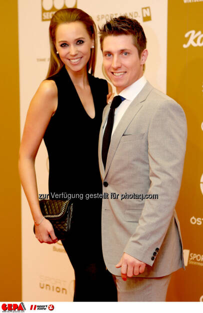 Marcel Hirscher (AUT) mit seiner Freundin Laura Moisl. Foto: GEPA pictures/ Christian Walgram (02.11.2013) 