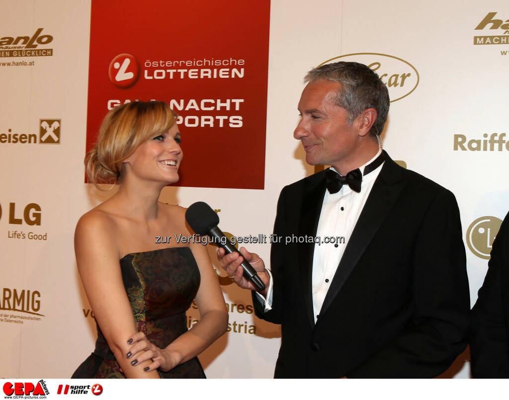 Miriam Weichselbraun und Rainer Pariasek. Foto: GEPA pictures/ Hans Oberlaender (02.11.2013) 