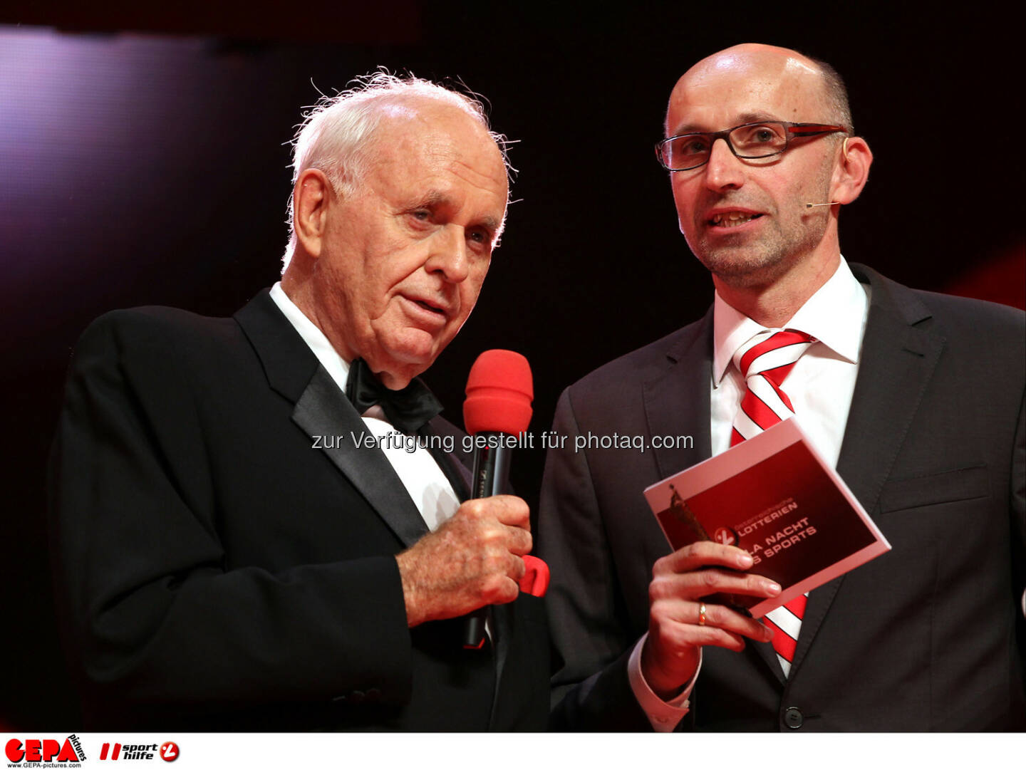 Praesident Michael Kuhn (Sports Media Austria) und Moderator Tom Blaeumauer. Foto: GEPA pictures/ Markus Oberlaender