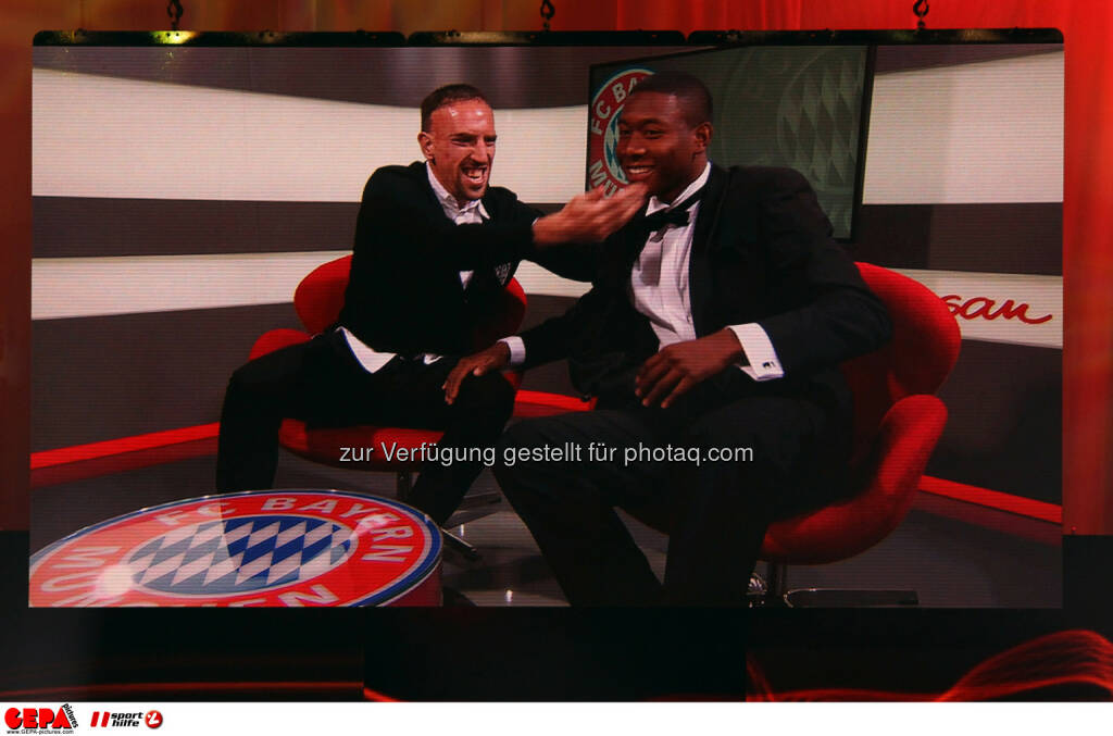 Frank Ribery und David Alaba (FC Bayern Muenchen) auf einer Videowall. Foto: GEPA pictures/ Christian Walgram (02.11.2013) 