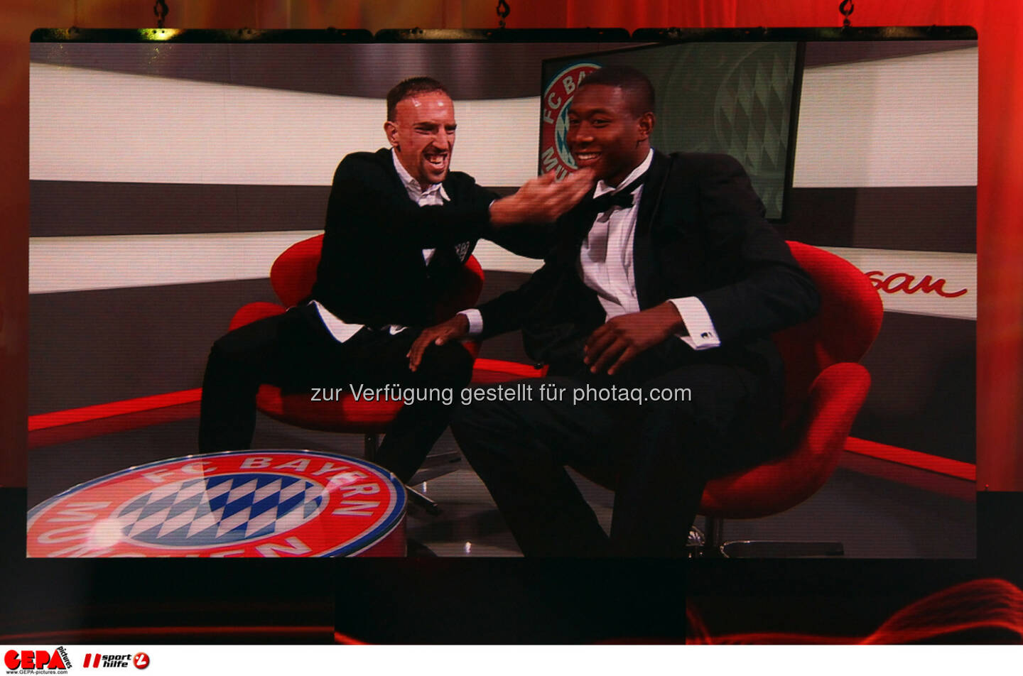 Frank Ribery und David Alaba (FC Bayern Muenchen) auf einer Videowall. Foto: GEPA pictures/ Christian Walgram