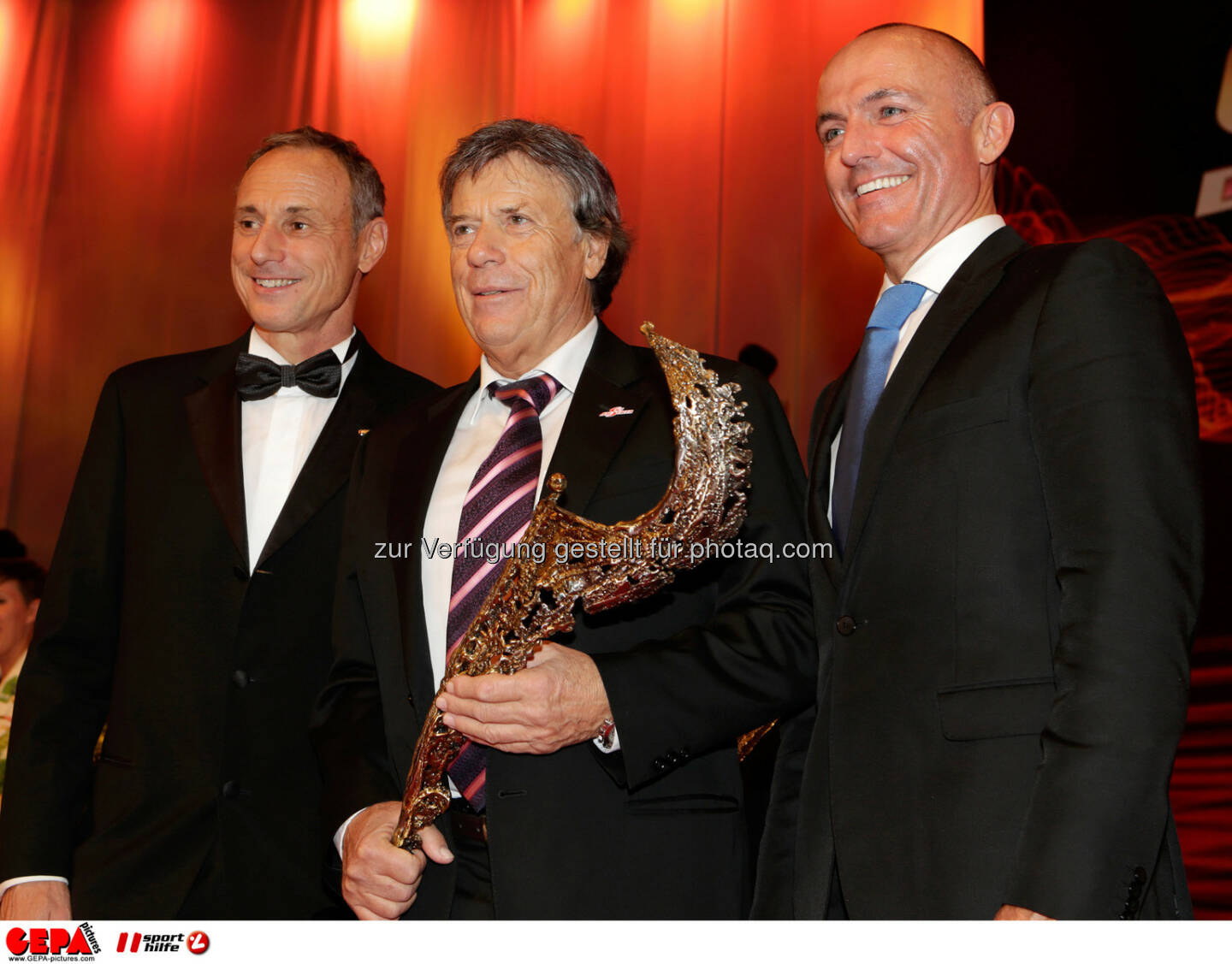 Geschaeftsfuehrer Anton Schutti (Sporthilfe), Praesident Peter Schroecksnadel (OESV) und Verteidigungs- und Sportminister Gerald Klug. Foto: GEPA pictures/ Walter Luger