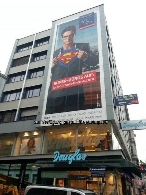 Immofinanz: Superman in der Andreasgasse,  mehr http://blog.immofinanz.com/de/2013/11/04/was-superman-an-der-immofinanz-schaetzt/ (05.11.2013) 