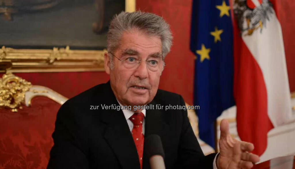 Heinz Fischer, Bundespräsident
Wenn Sie glauben, Samstag und Sonntag ist mir fad, dann täuschen Sie sich, sagt Bundespräsident Heinz Fischer. Was für Ihn das Coolste an seinem Job ist? Dass ich mir jeden Tag sagen kann: Das, was ich mache, ist für das ganze Land wichtig und nützlich. Ein Gespräch über volle Terminkalender, Berufsalternativen zur Politik und ein Leben mit Sicherheitspersonal. Das Video (8:24min.) dazu unter: http://www.whatchado.net/videos/heinz_fischer

, © whatchado (13.11.2013) 