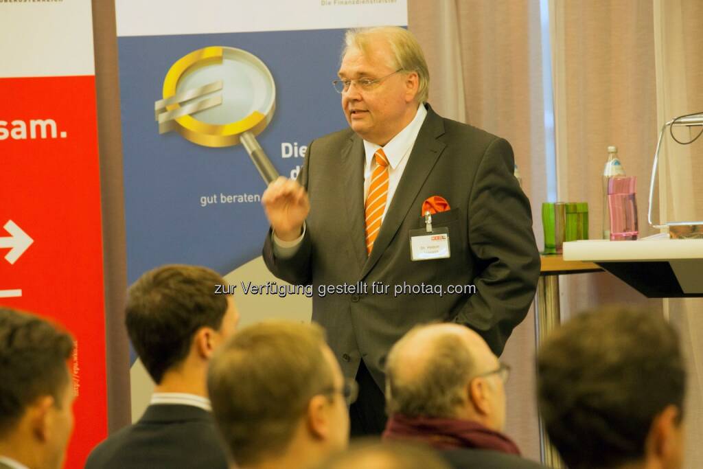 Herbert Samhaber auf der Jahrestagung der OÖ Finanzdienstleister (Bild: WKOÖ Finanzdienstleister) (18.11.2013) 