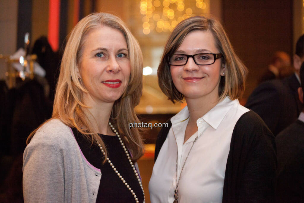 Gunilla Pendt (Leiterin Marketing &amp; Kommunikation Brunel Europe), Doreen Paschke (Referentin Presse- und Öffentlichkeitsarbeit), © Michaela Mejta für Brunel (20.11.2013) 