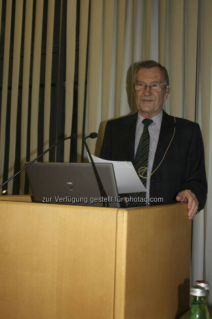Gunther Tichy spricht an der JKU über die Ursachen der Banken- und Schuldenkrise (Foto: JKU) (15.12.2012) 
