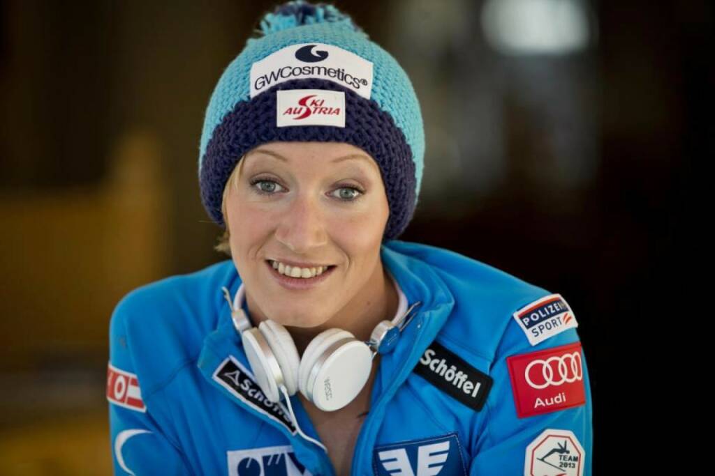 Daniela Iraschko-Stolz, die Weltklasse-Skispringerin arbeitet für den OVB (21. November), finanzmarktfoto.at wünscht alles Gute!, © entweder mit freundlicher Genehmigung der Geburtstagskinder von Facebook oder von den jeweils offiziellen Websites  (21.11.2013) 