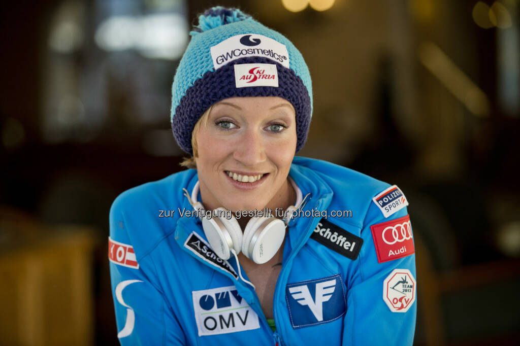 OVB-Frau und Schisprungstar Daniela Iraschko mit GW Cosmetics als neuem Kopfsponsor (c) GW Cosmetics (15.12.2012) 