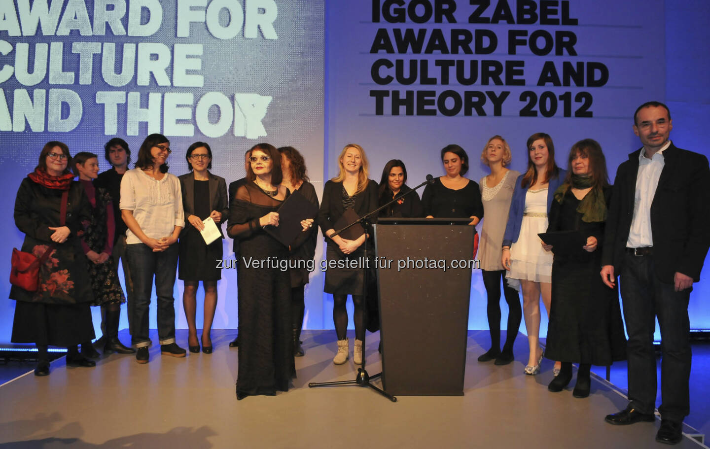 Alle Gewinner und Stipendiaten des Igor Zabel Award for Culture and Theory 2012: Suzana Milevska, Sabine Hänsgen, Klara Kemp-Welch, European Roma Cultural Foundation - im Bild mit Vertretern der Erste Stiftung, der Igor Zabel Association for Culture and Theory und der Nationalgalerie Zacheta (c) Erste Stiftung/ Marek Krzyzanek