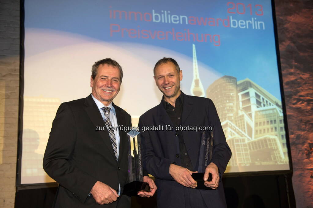 CA Immo  Tour Total gewinnt den immobilienawardberlin 2013Die Gewinner des immobilienaward 2013 (links im Bild: Bernhard H. Hansen, Development-Vorstand CA Immo) (24.11.2013) 