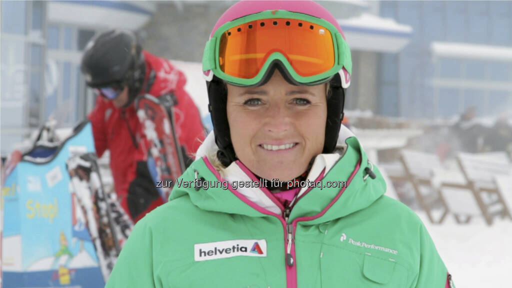 Alexandra Meissnitzer, ehemalige Ski-Rennläuferin und zweifache Ski-Weltmeisterin, analysiert auch in der Weltcup-Saison 2012/2013 die Speedbewerbe der Damen als Helvetia Markenbotschafterin. (Bild: Helvetia)
 (15.12.2012) 