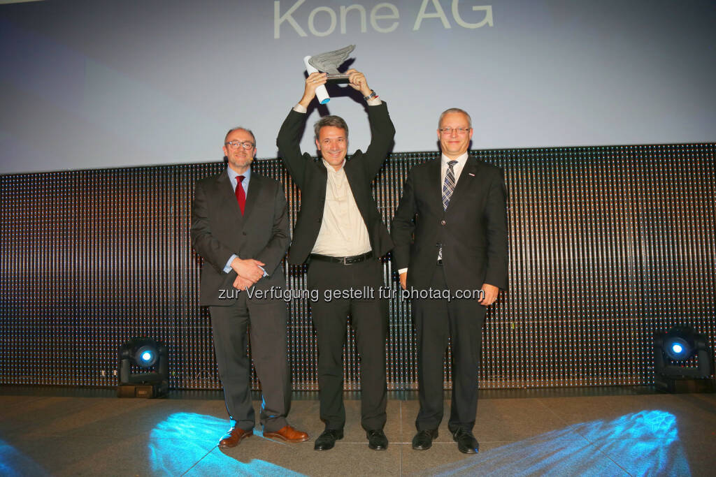 OMV-Generaldirektor-Stv. David Davies, Kone Vorstand Andreas Stavik und KSV1870-Prokurist Gerhard Wagner ( v.li.), © WirtschaftsBlatt / Peroutka (26.11.2013) 