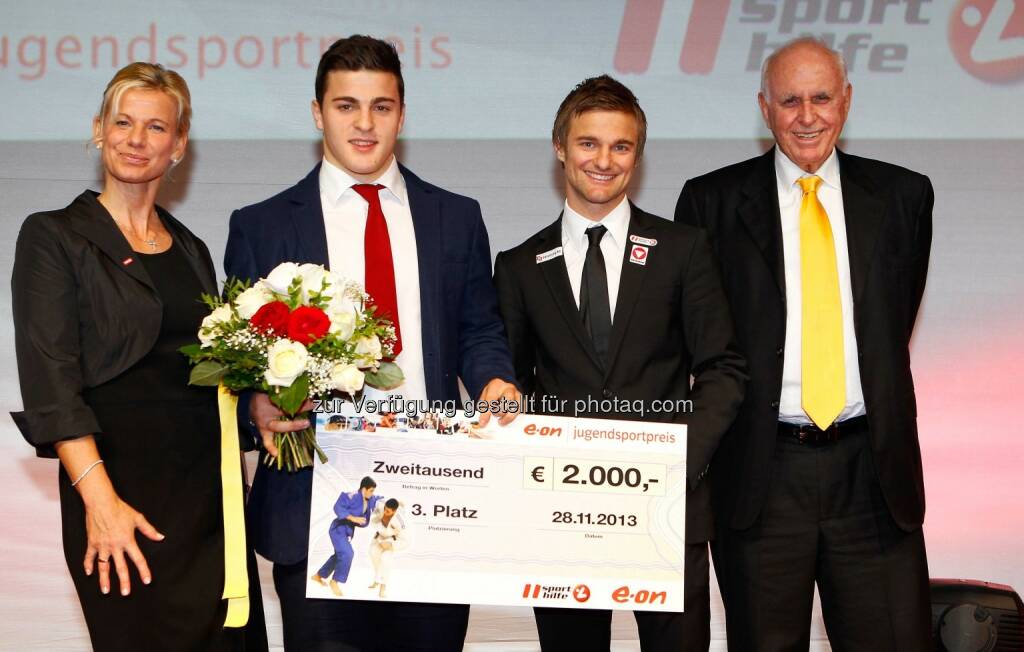 Eva Helfert Wittl, Marko Bubanja, Ludwig Paischer (AUT) und Praesident Michael Kuhn (Sports Media Austria).
(Foto: GEPA pictures/ Mathias Mandl) (29.11.2013) 