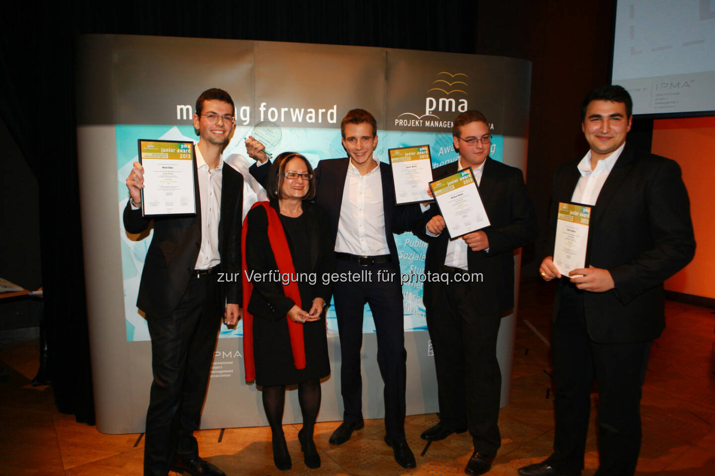 Die Gewinner des pma junior award 2013 - das Projektteam von Green Racing aus der HTL Rennweg - mit Projektleiter Daniel Marik (Mitte) (Bild: pma/Elke Mayr)