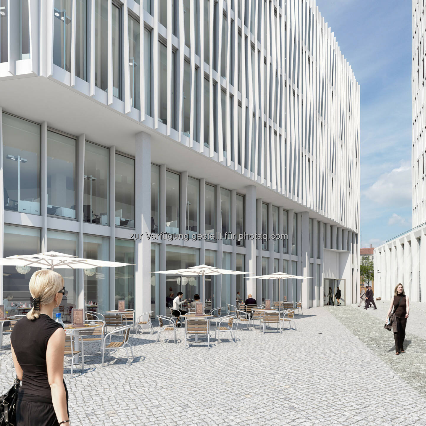 Neues MLP-Beratungszentrum zieht in das von CA Immo geplante Gebäude Monnet 4 - Europacity: Bürogebäude Monnet 4 (Visualisierung). Eingangssituation mit Platz (Bild: CA Immo)