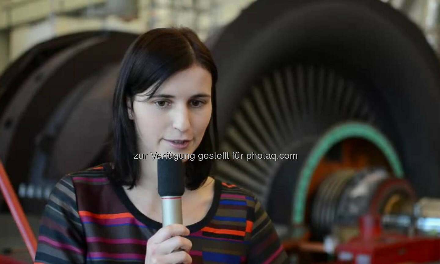 Tanja Prenner, Anlagentechnikerin
Das Coolste ist, dass man sowohl sein theoretisches als auch sein praktisches Wissen anwenden kann, sagt Tanja Prenner, Anlagentechnikerin bei Wien Energie. Sie kümmert sich um die Instandhaltung der Anlagen und Fehlerbehebungen bei Störfällen. Ihr Ratschlag: Überleg dir’ was dir in deinem Leben wichtig ist und setze deine Prioritäten!“ Das Video (4:54min.) dazu unter http://www.whatchado.net/videos/tanja_prenner

