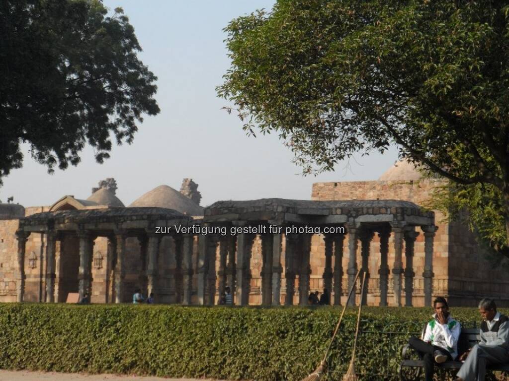 New Delhi: Outb Minar wurde im 13. Jahrhundert errichtet und zeigt erste islamische Einflüsse in Nordindien, © Andreas Wölfl (15.12.2012) 