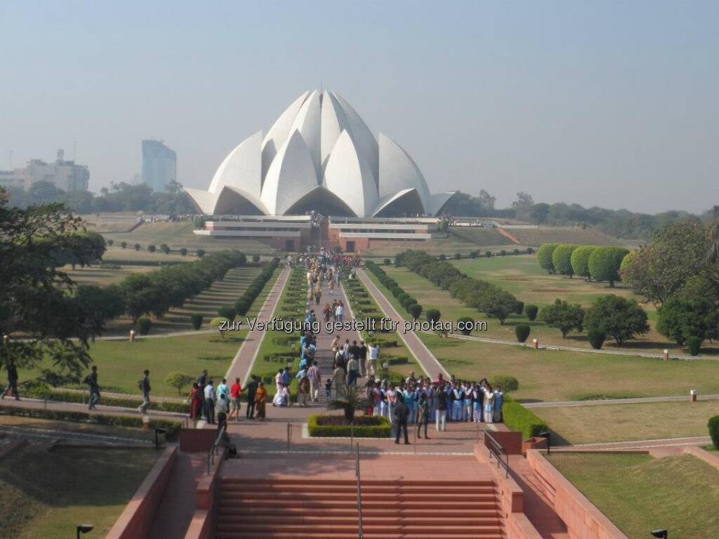 New Delhi: Ein Gebetsraum, architektonisch traumhaft anzusehen, der sämtlichen Religionen offensteht. Innen ist das spannend zu beobachten, da beten dann Muslime neben Juden. Vielleicht ein Vorbild für Neubauten im Nahen Osten?, © Andreas Wölfl (15.12.2012)