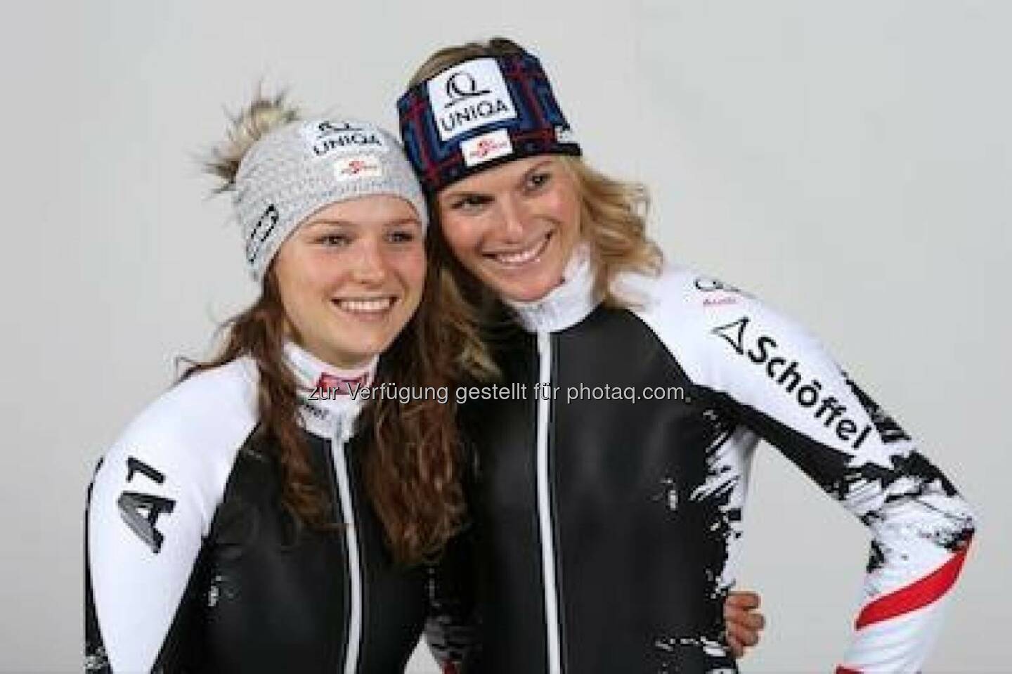 Uniqa schreibt auf Facebook über die Schild-Sisters: Wärmen Sie schon mal Ihre Daumen auf, damit Sie sie gleich kräftig Drücken können: Unsere Lieblings-Ski-Sisters Marlies und Berni Schild starten beim Slalom in Lienz. Viel Glück Mädels!