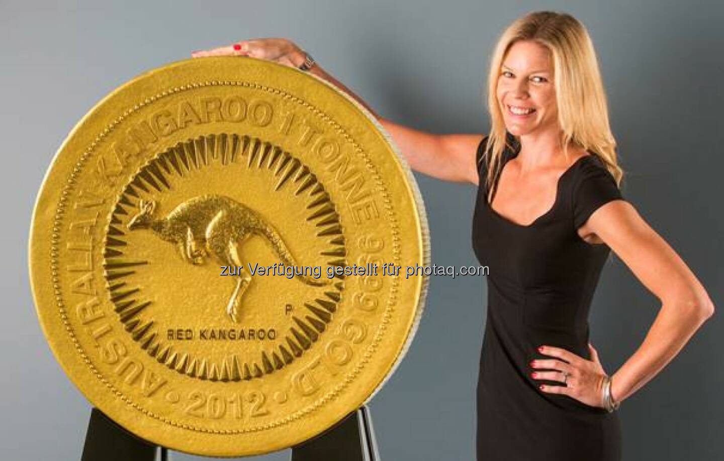 Die größte Goldmünze der Welt wird am 27. Januar von 14.30 bis 20.00 Uhr und am 28. Januar von 09.00 bis 17.30 Uhr im Münchner Goldhaus von pro aurum ausgestellt. Der sogenannte „Red Känguru“ wurde von der Perth Mint hergestellt, der australischen Münzprägeanstalt (c) pro aurum